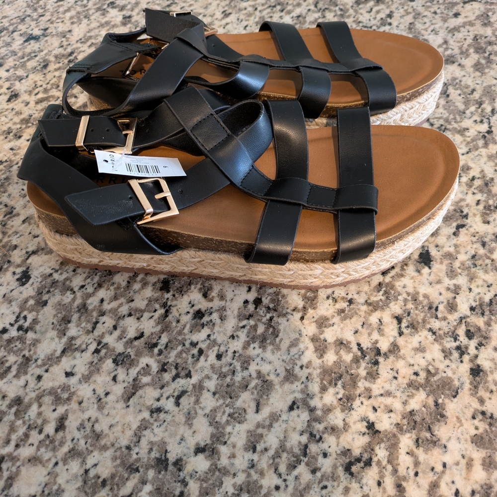 torrid Black Multi-Strap Gladiator Sandals - Picture 2 of 4